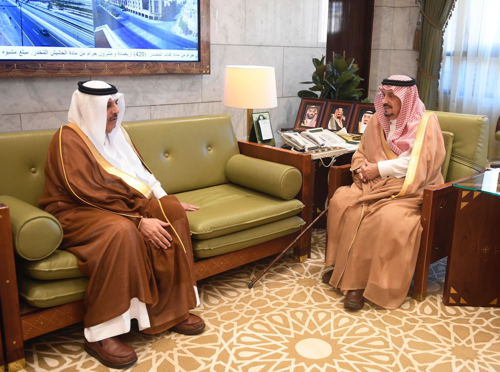 أمير الرياض يستقبل رئيس وأعضاء اللجنة التنفيذية لجائزة الأمير فيصل بن بندر للتميز والإبداع