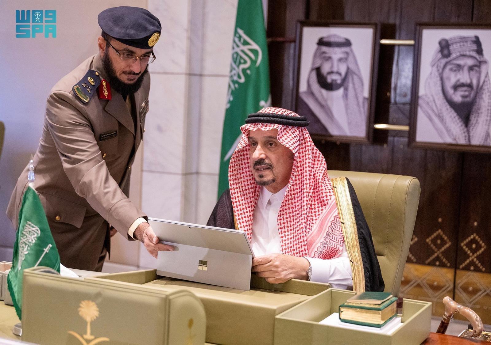 أمير منطقة الرياض يدشّن مركز الدفاع المدني بحي المهدية