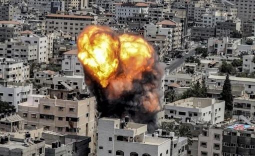 استشهاد وإصابة مئات الفلسطينيين جراء ضربات جوية إسرائيلية عنيفة على غزة