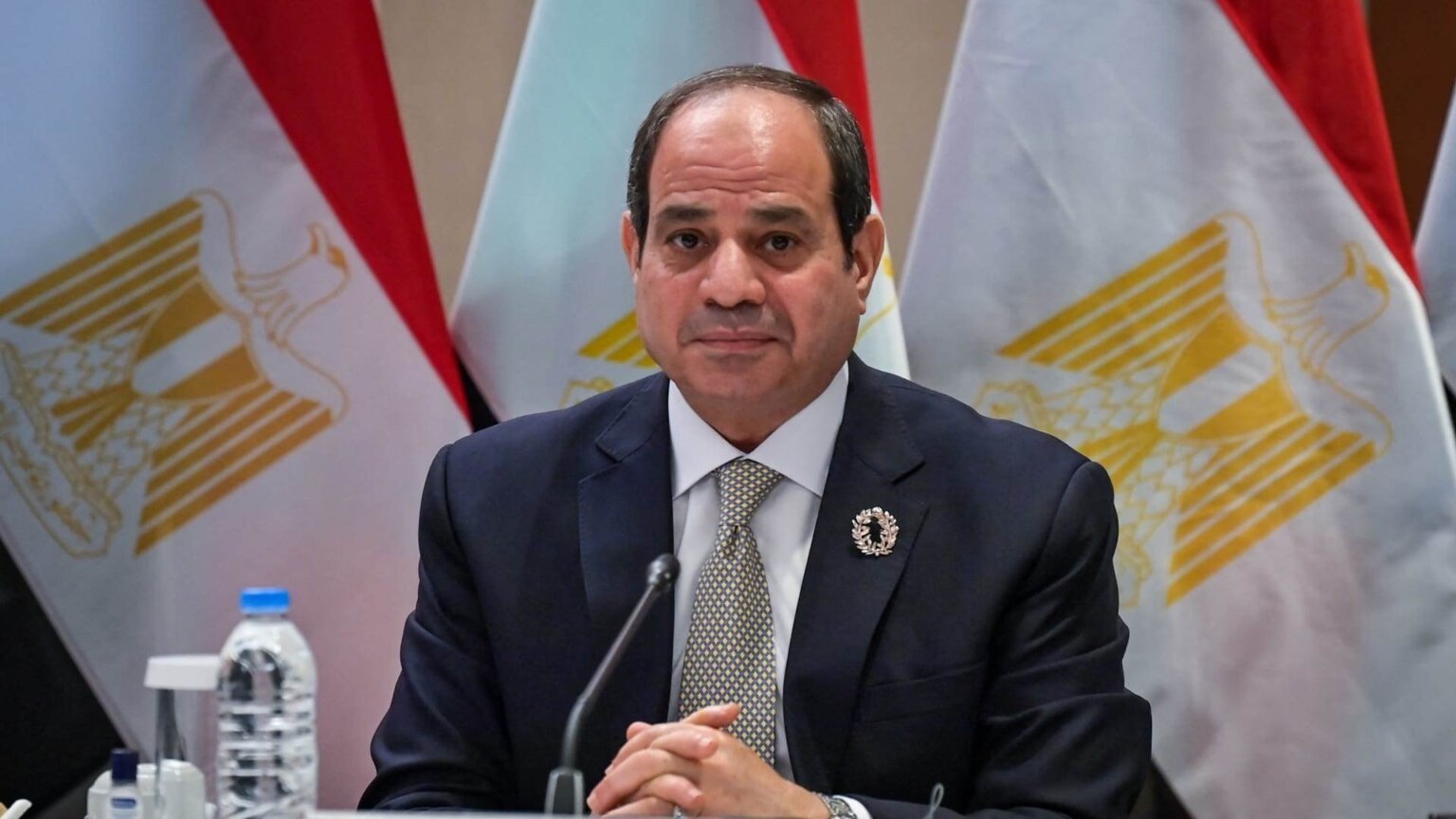 الرئيس المصري يتلقى اتصالاً هاتفياً من رئيس دولة فلسطين