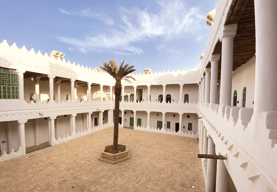قصر المربع.. له ذكريات تاريخية في بدايات تكوين الدولة السعودية.. إضافة إلى أهميته كمقر رئيسي لسكن أفراد الأسرة الحاكمة