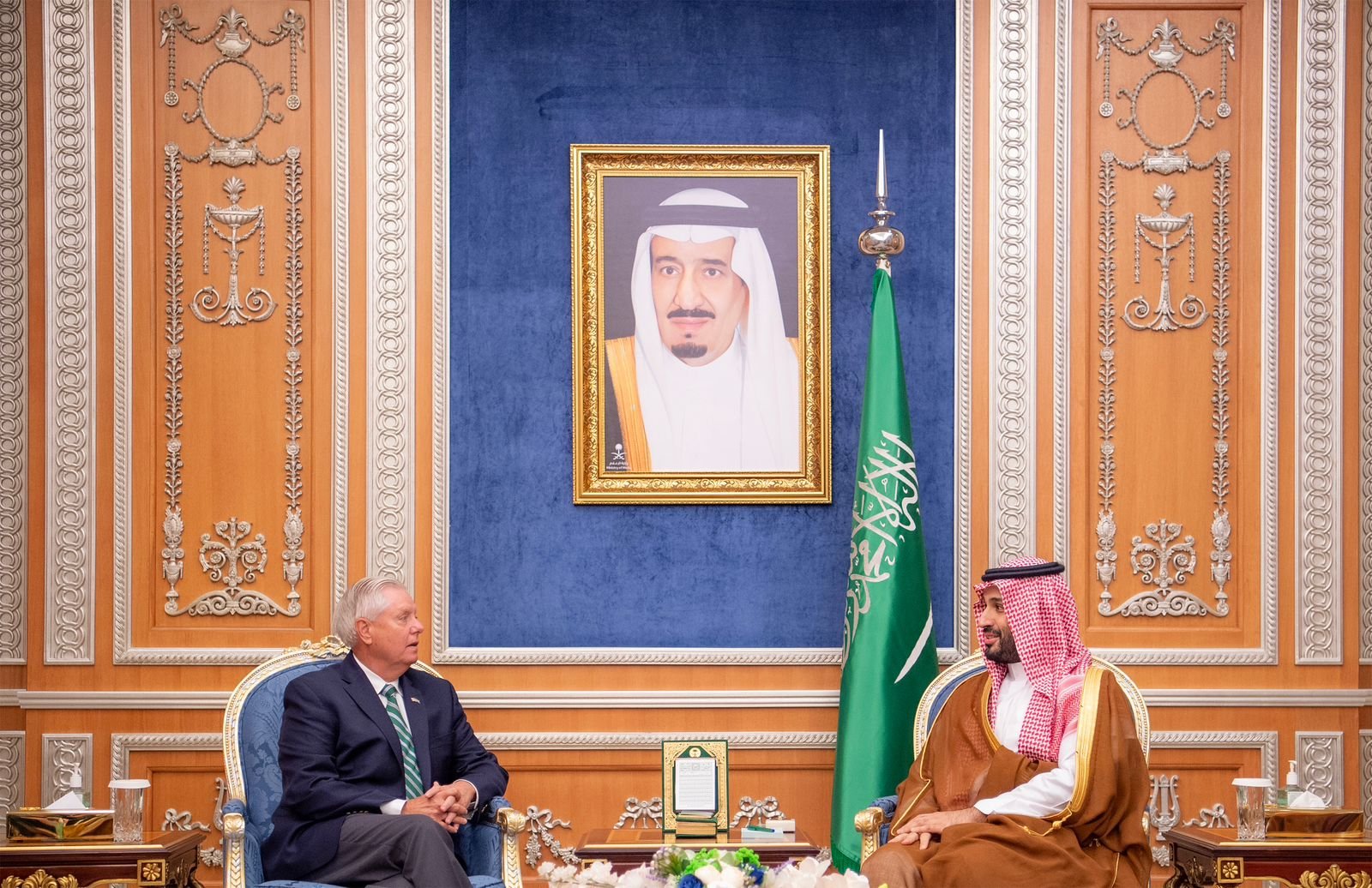 ولي العهد يجتمع في الرياض مع السيناتور الأمريكي ليندسي غراهام