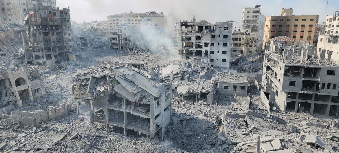 استشهاد عشرات الفلسطينيين في قصف جوي وبحري استهدف قطاع غزة