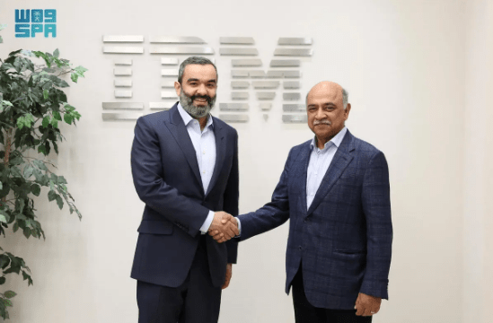 السواحه يجتمع برئيس مجلس إدارة شركة IBM في واشنطن لتعزيز الشراكة في التقنيات الحديثة والابتكار