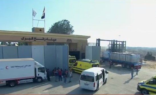 عبور 361 من الرعايا الأجانب و45 مصابا فلسطينيا من غزة لمصر في اليوم الأول لإعادة تشغيل منفذ رفح
