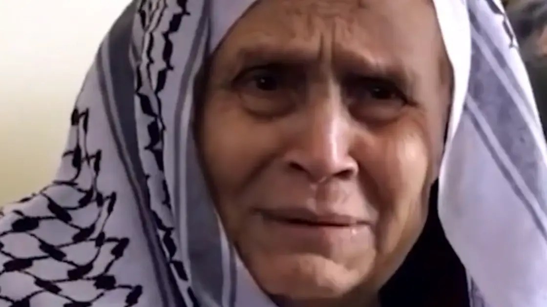 “أسود حرب”.. دموع مسنة فلسطينية تشعل التواصل