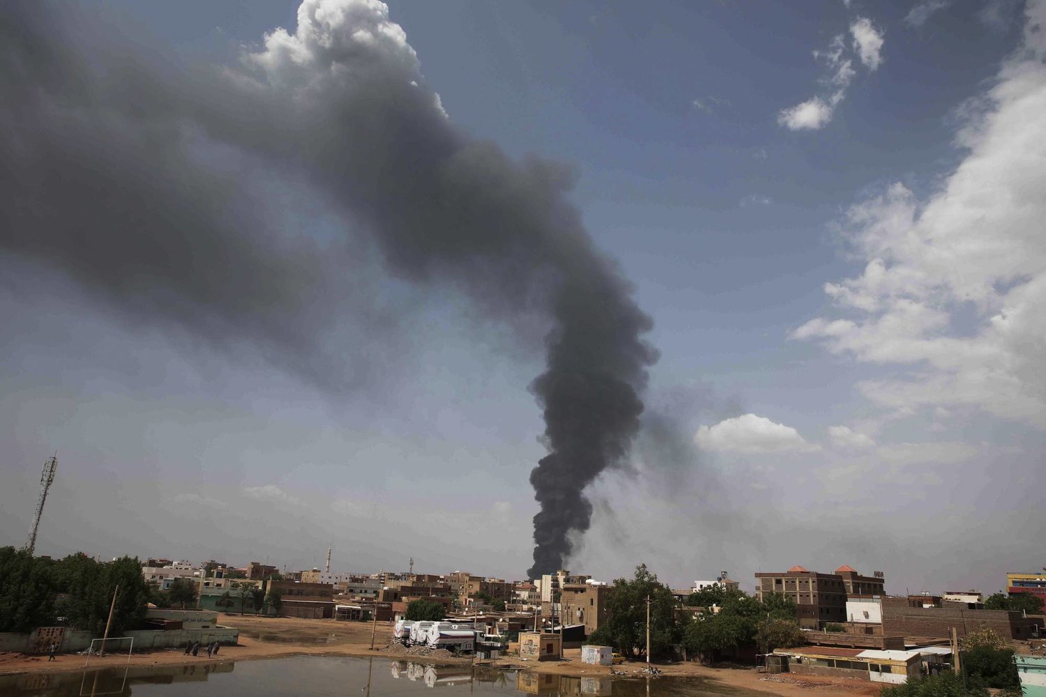 محلل سياسي سوداني: الجيش شن ضربة استباقية في نيالا بعد ورود معلومات عن وجود تجمعات لعناصر الدعم السريع في بعض مناطق المدينة
