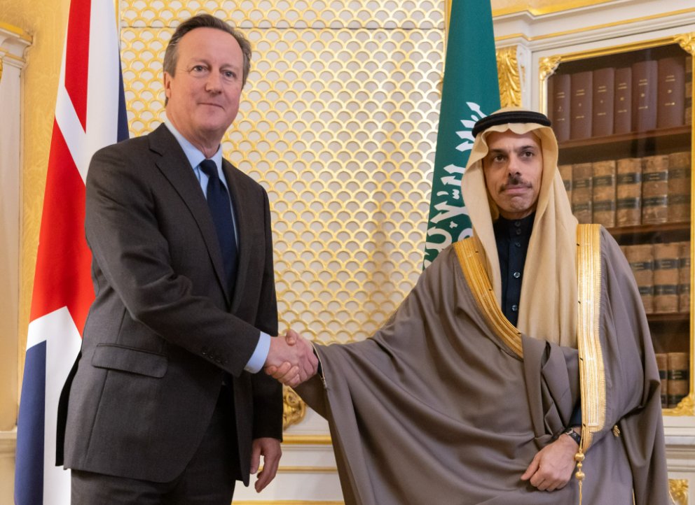 وزير الخارجية يعقد اجتماعاً مع وزير خارجية المملكة المتحدة
