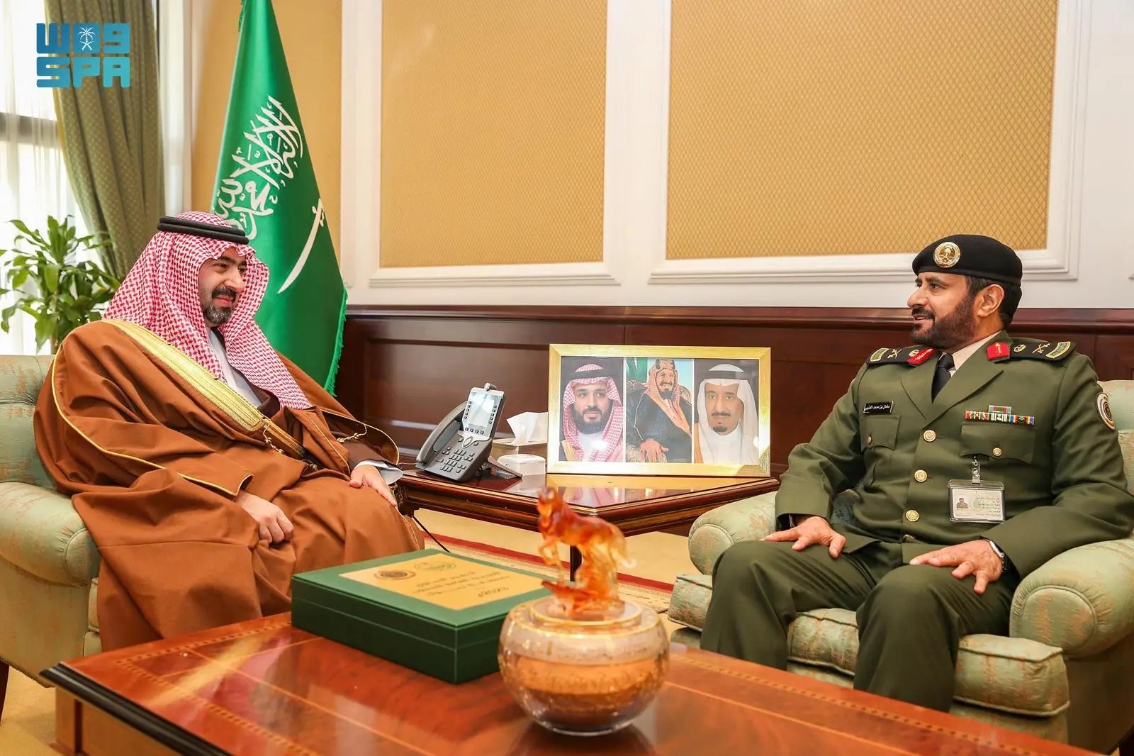 نائب أمير تبوك يتسلّم التقرير السنوي لسجون المنطقة