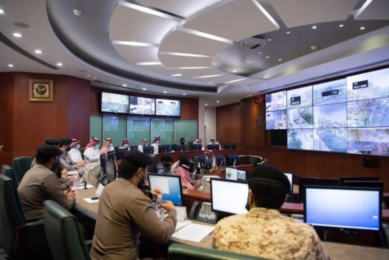 مركز الأزمات بإمارة مكة المكرمة يدعو سالكي الطرق السريعة ومرتادي الشواطئ إلى أخذ الحيطة والحذر