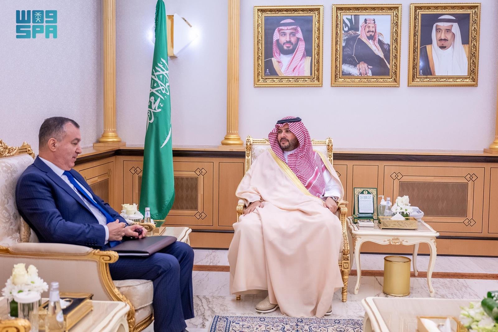 الأمير تركي بن محمد بن فهد يستقبل سفير جمهورية الجزائر لدى المملكة