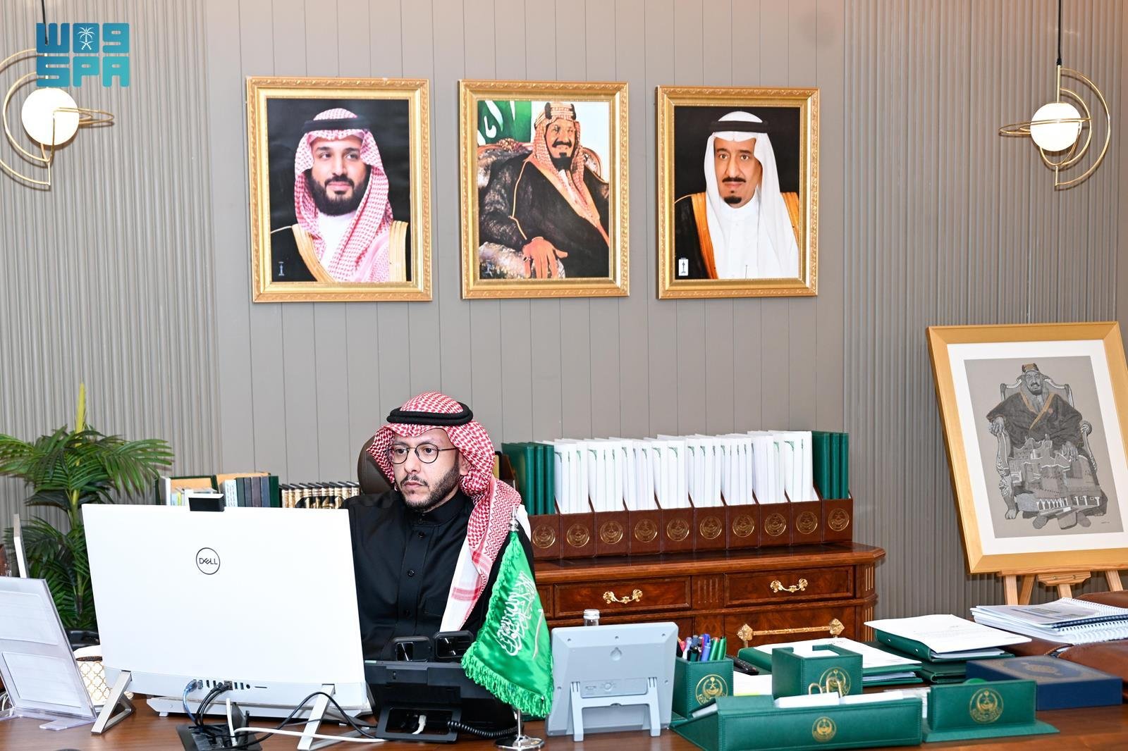 الأمير سعود بن نهار يرأس اجتماع مراكز المحافظة