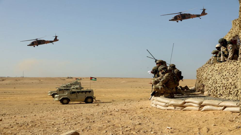 الجيش الأردني يطرد مجموعات مسلحة خارج الحدود ويقتل 5 مهربين