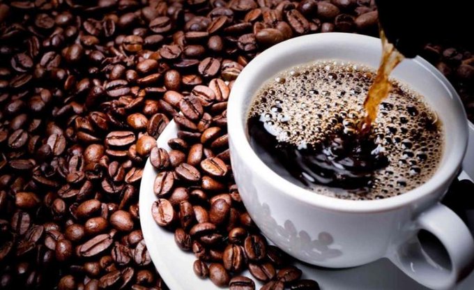 شرب القهوة على معدة خالية.. هل يضر بصحتك؟