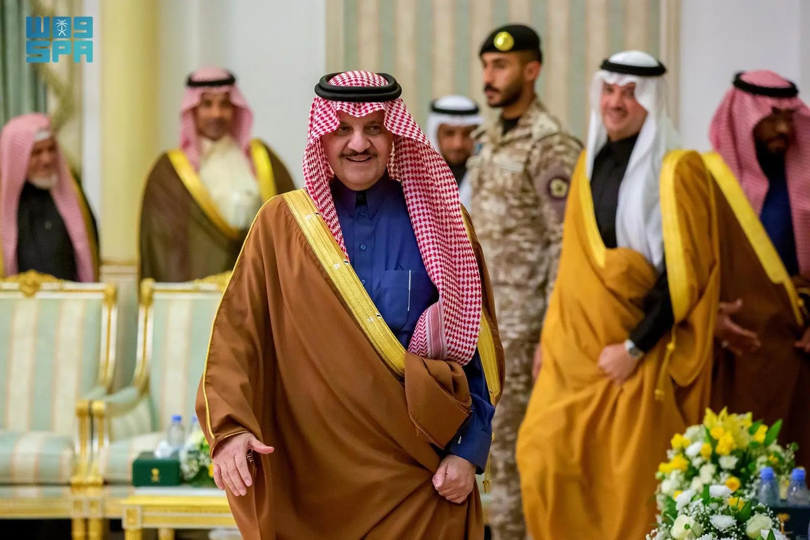 أمير المنطقة الشرقية يقيم مأدبة عشاء لأهالي محافظة الأحساء