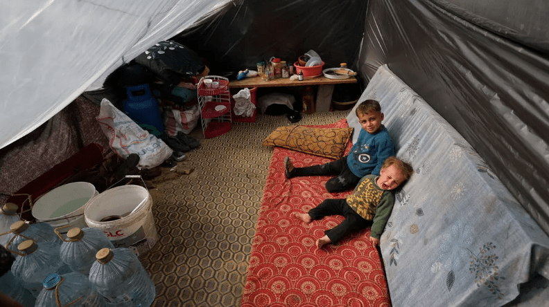 مصر تحذر من اتساع الصراع بالمنطقة.. وترفض أي تهجير للفلسطينيين