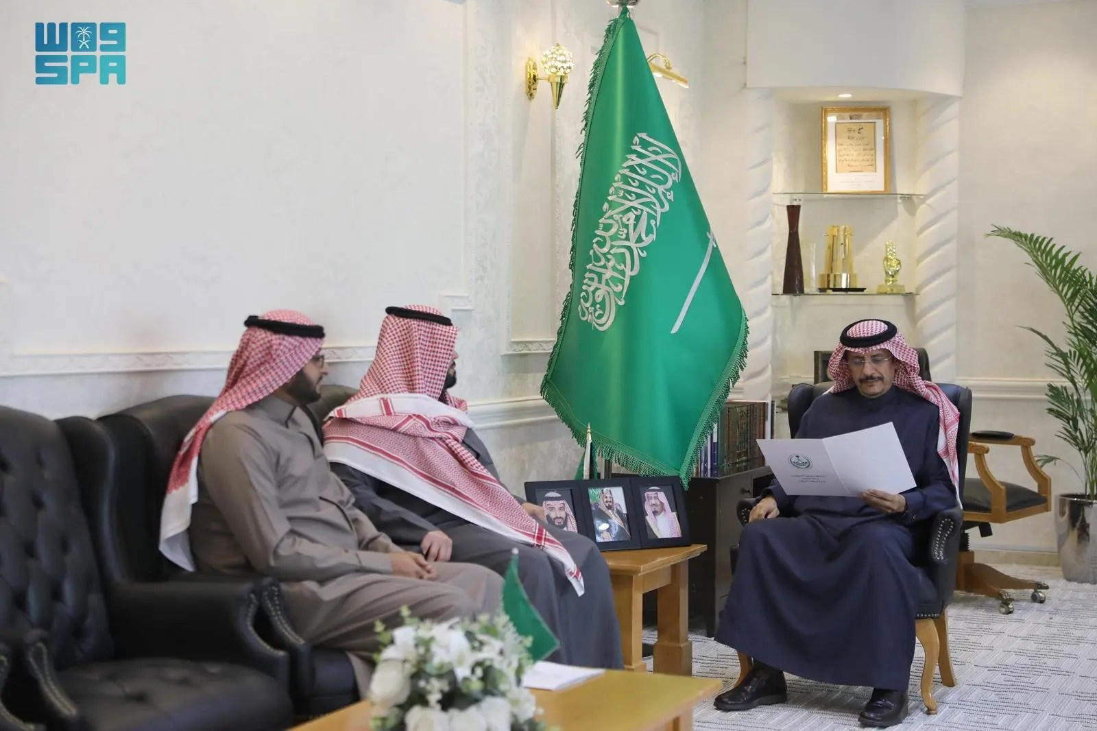 محافظ حفر الباطن يطّلع على مشاريع وزارة الإسكان بالمحافظة