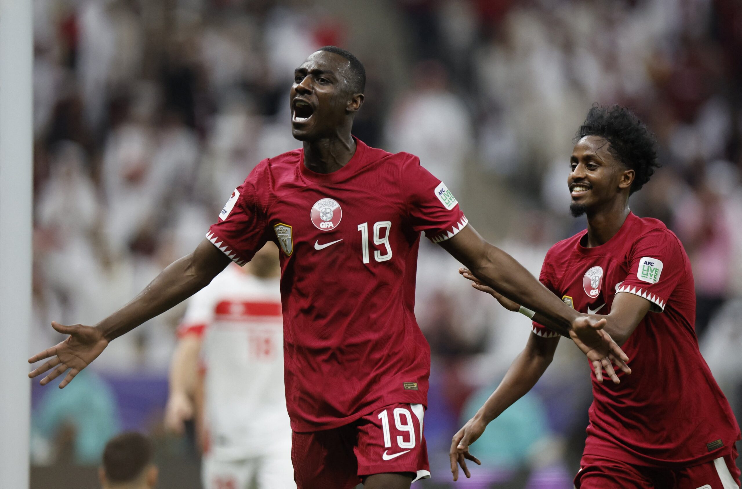 “قطر” تستهل “كأس آسيا” بثلاثية أمام “لبنان”