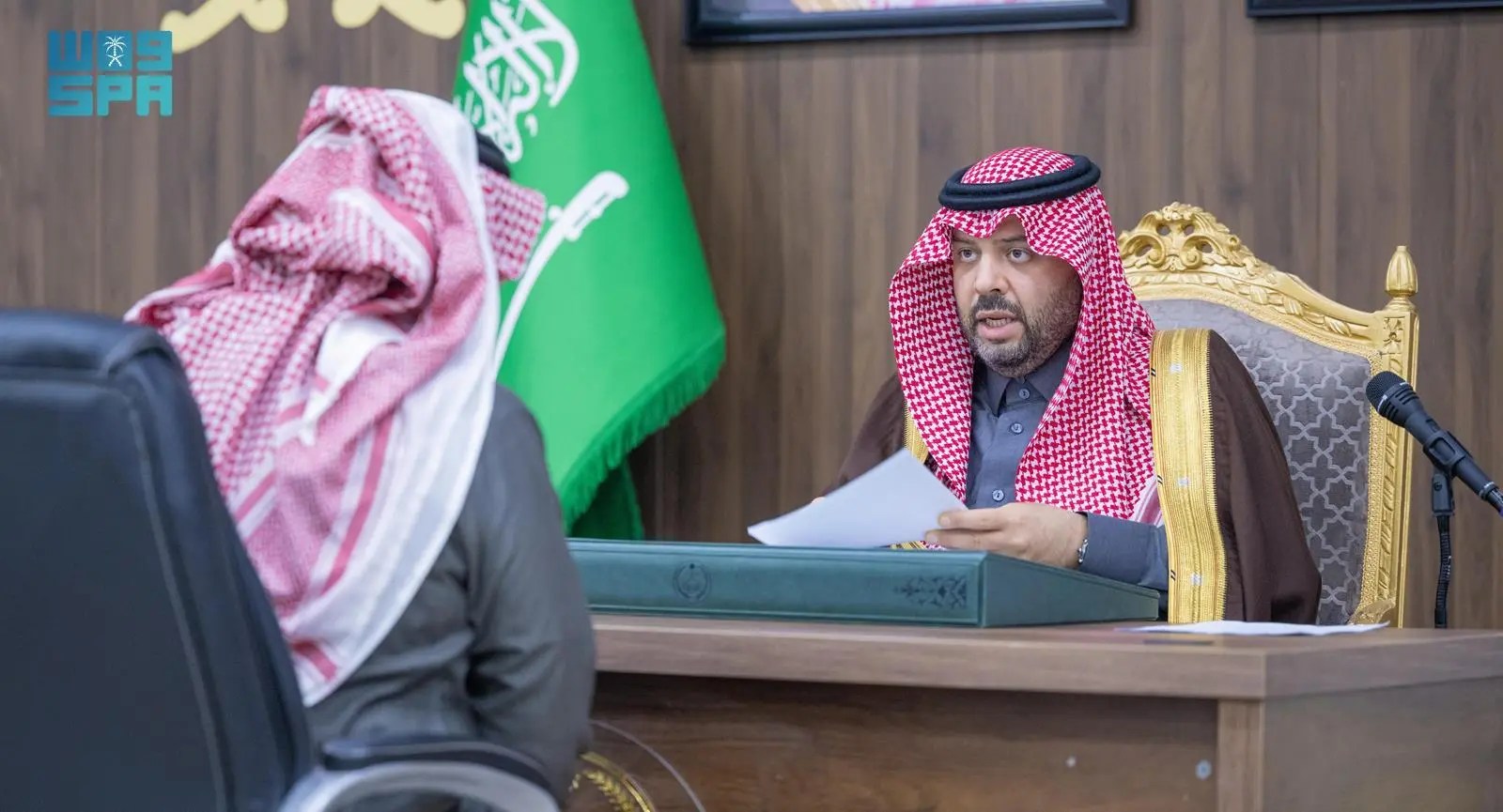 أمير منطقة الحدود الشمالية يتفقد محافظة طريف ويستقبل المواطنين