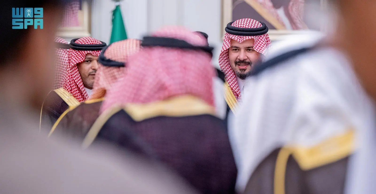 أمير منطقة المدينة المنورة يستقبل المواطنين في الجلسة الأسبوعية