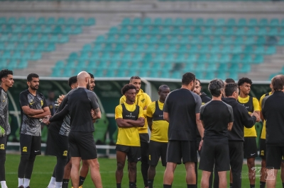 الاتحاد يواصل تدريباته بمعسكر دبي