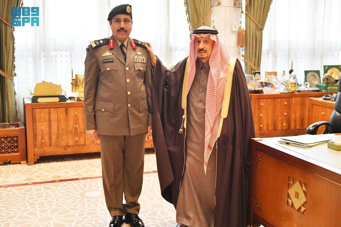 أمير الرياض يقلد اللواء بن شويه رتبته الجديدة