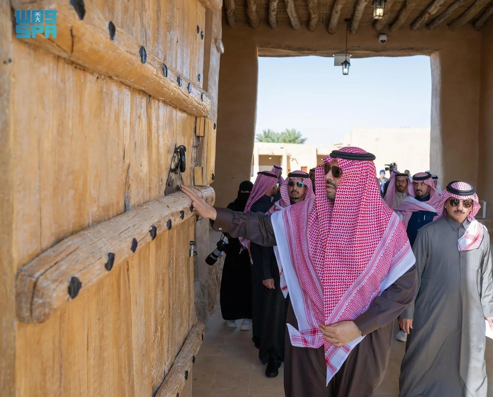 أمير الحدود الشمالية يوجه بتشكيل لجنة عليا برئاسه سموه لمراجعة جميع أعمال الترميم في قصر الملك عبدالعزيز التاريخي بلينه