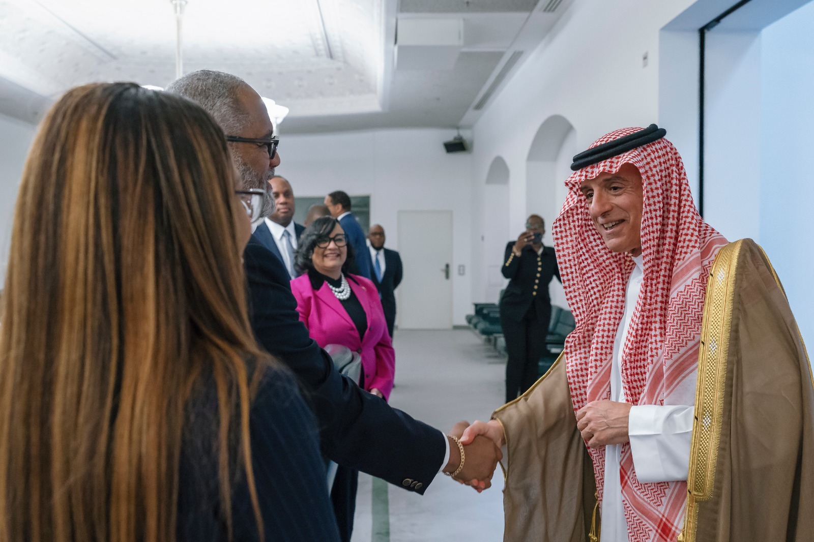 وزير الدولة للشؤون الخارجية يستقبل وفداً من أعضاء الكونجرس الأمريكي