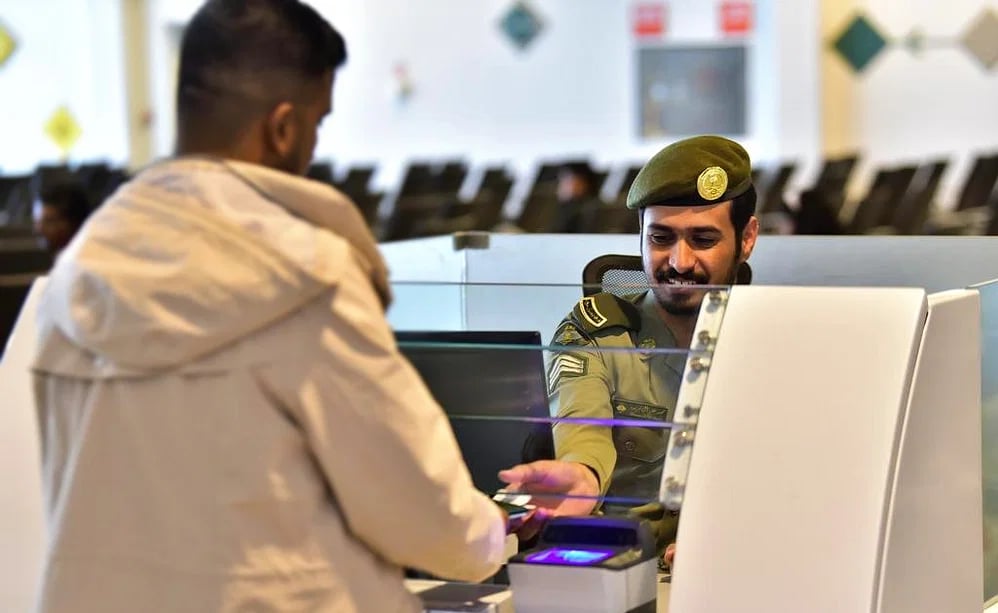 ما خطوات إصدار إقامة للعامل المنزلي؟ الجوازات تجيب