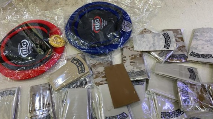 ضبط رتب وأنواط عسكرية وشعارات مخالفة بعدد من محال بيع الملابس العسكرية بالرياض