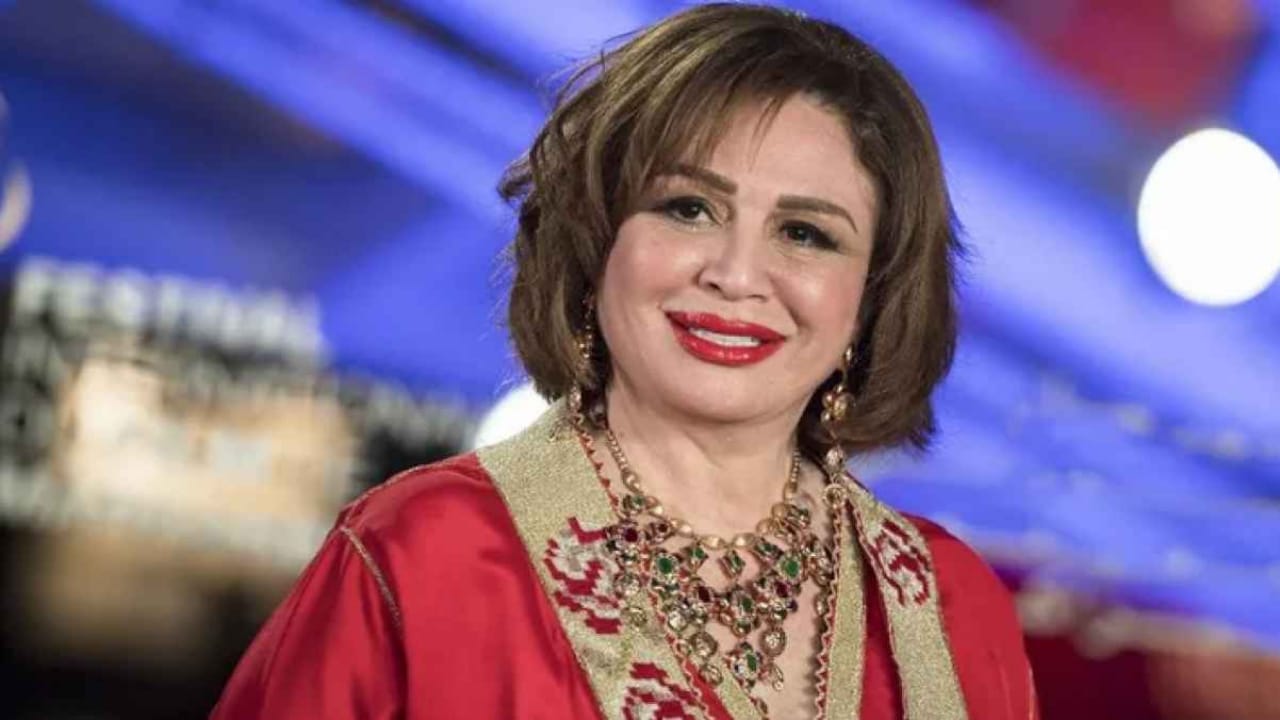 محمد صلاح يثير الجدل بدخوله في حانة.. صور