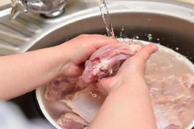 أطعمة 'لا تغسل' قبل الطهي