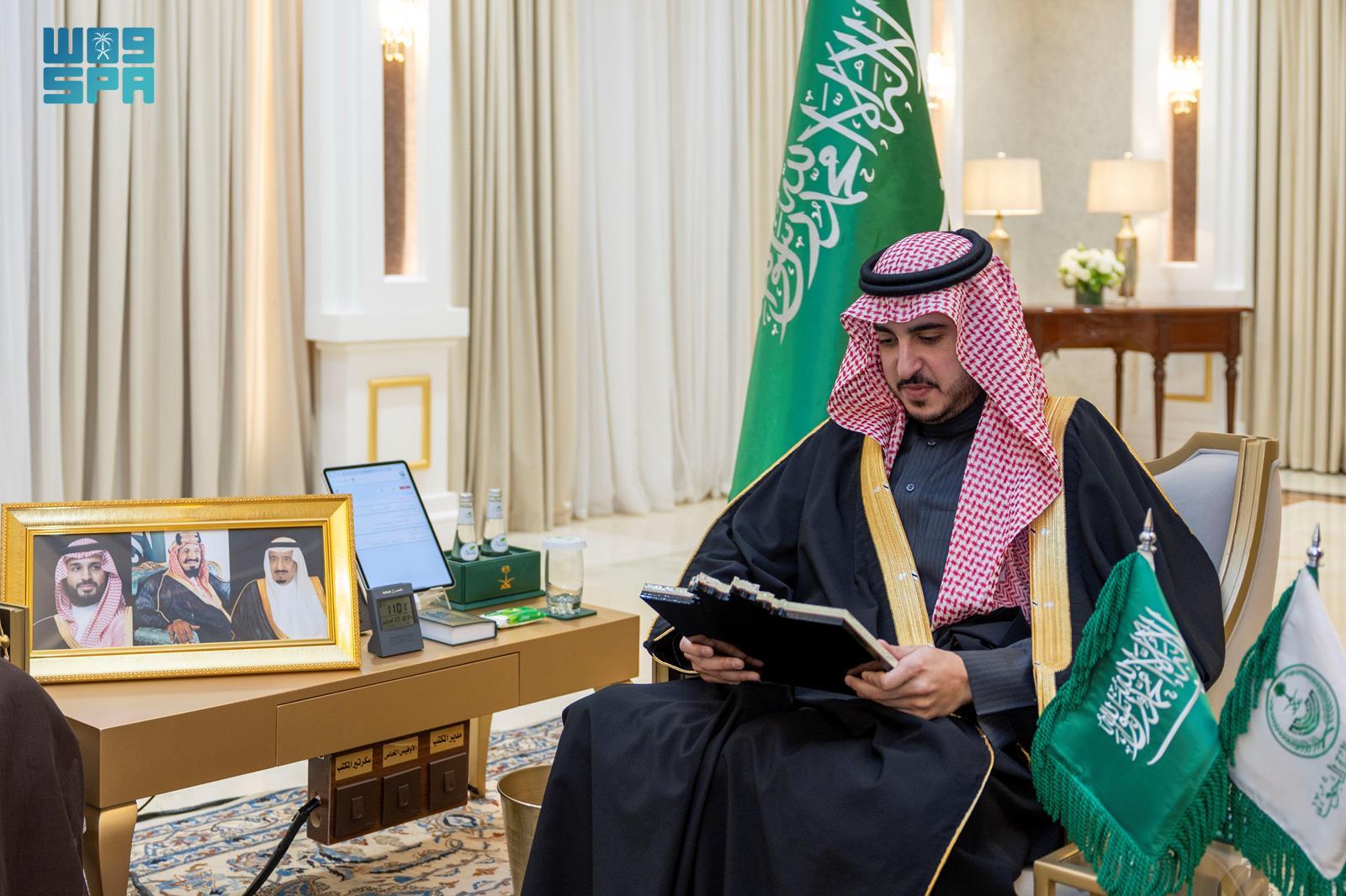 أمير منطقة الجوف يسلّم رخصة معهد الزّيتون لجمعيّة جود الزّراعيّة