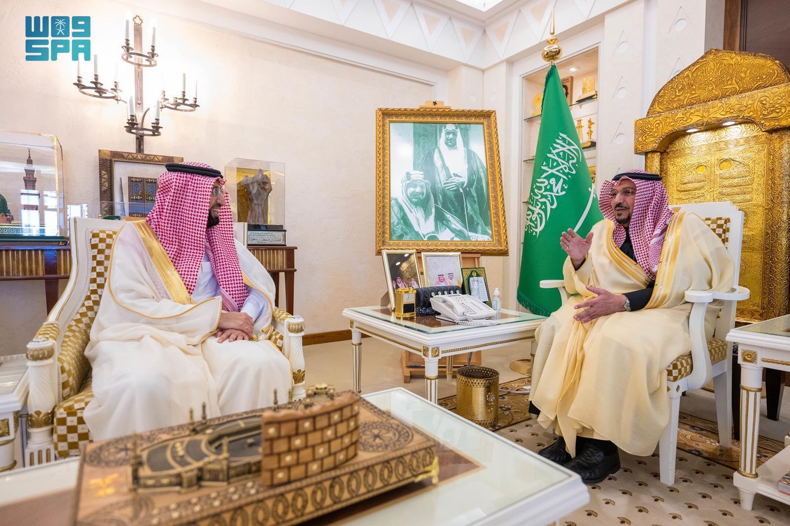 أمير منطقة القصيم يستقبل الرئيس التنفيذي لهيئة الغذاء والدواء