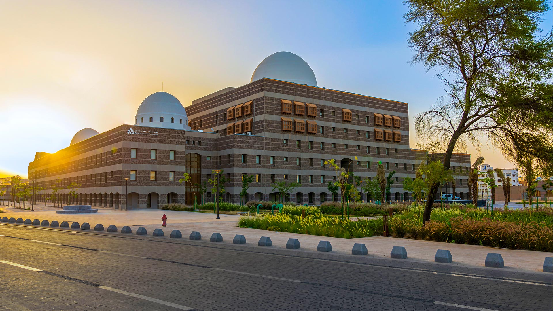 أمانة منطقة المدينة المنورة تواصل أعمالها في تحسين المشهد الحضري