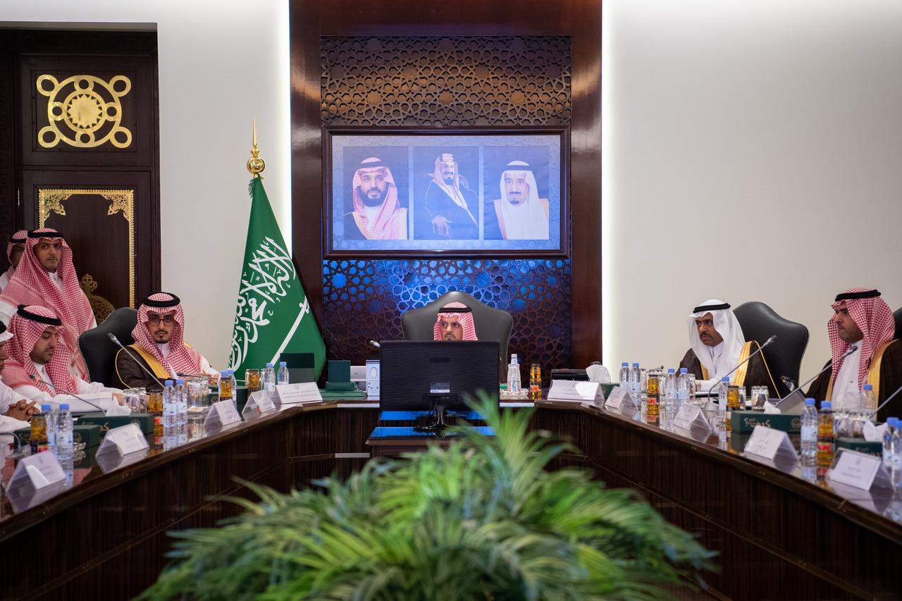 نائب أمير منطقة مكة المكرمة يرأس اجتماع لجنة الحج التنفيذية