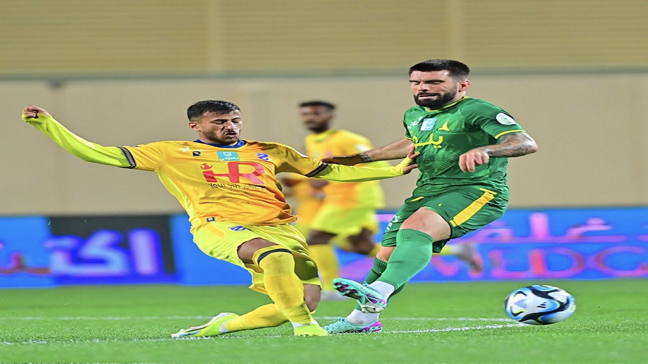 محمد صلاح يثير الجدل بدخوله في حانة.. صور