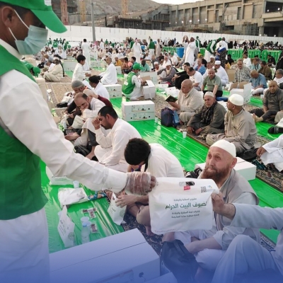 152 ألف وجبة إفطار يومياً بالمسجد الحرام