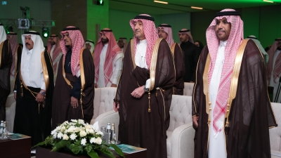 'دفع' 70 شاباً وفتاة نحو 'التواصل العالمي'