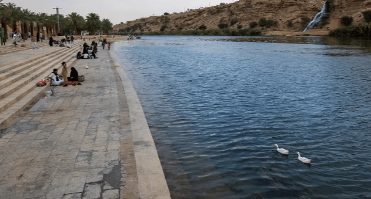 "وادي نمار".. وجهة للتنزّه والإفطار في أحضان الطبيعة