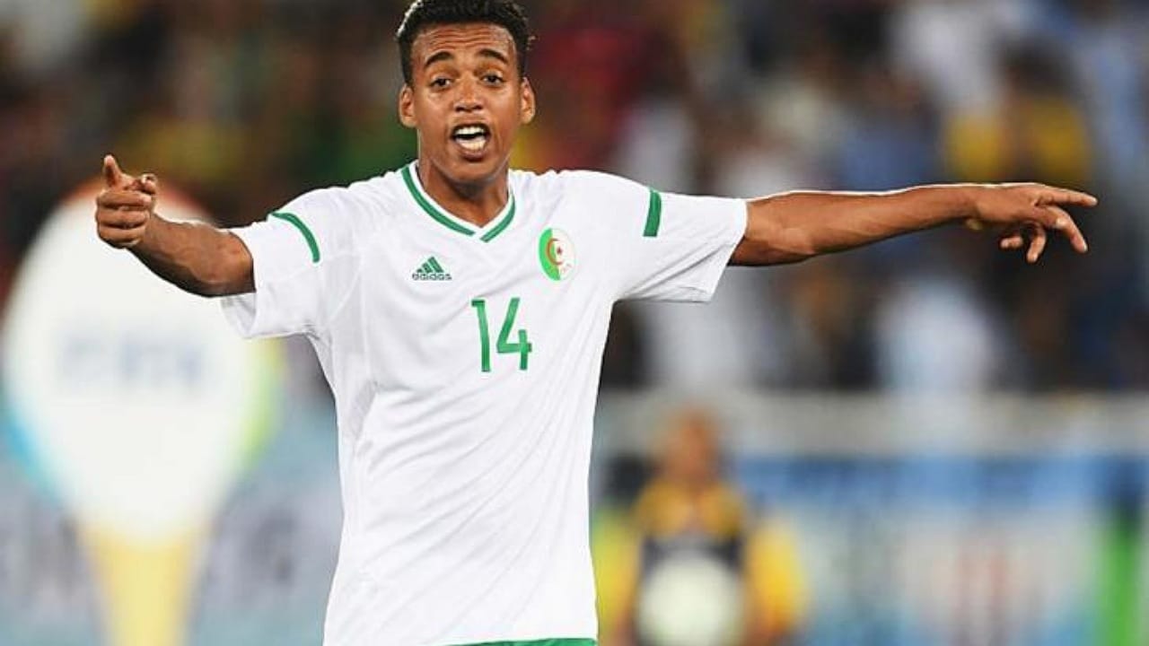 نادي إنجليزي يبيع ملعبه لحل أزمته المالية