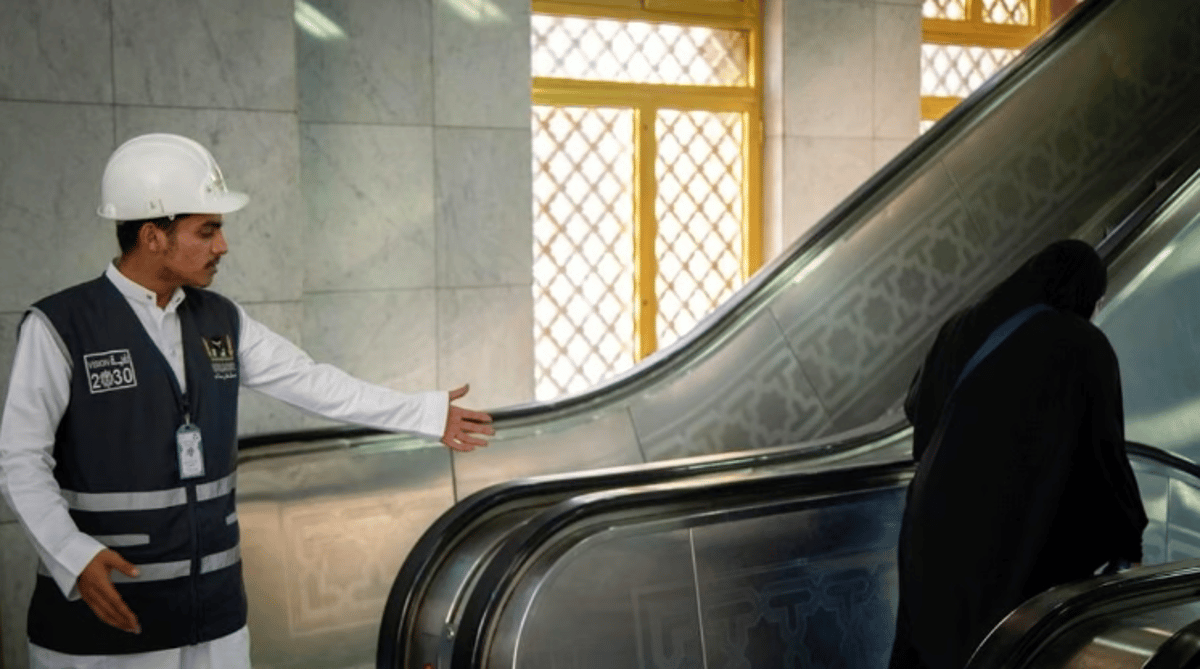 وزارة الحج توصي ضيوف الرحمن بعدم استخدام عربات التنقل على السلالم الكهربائية