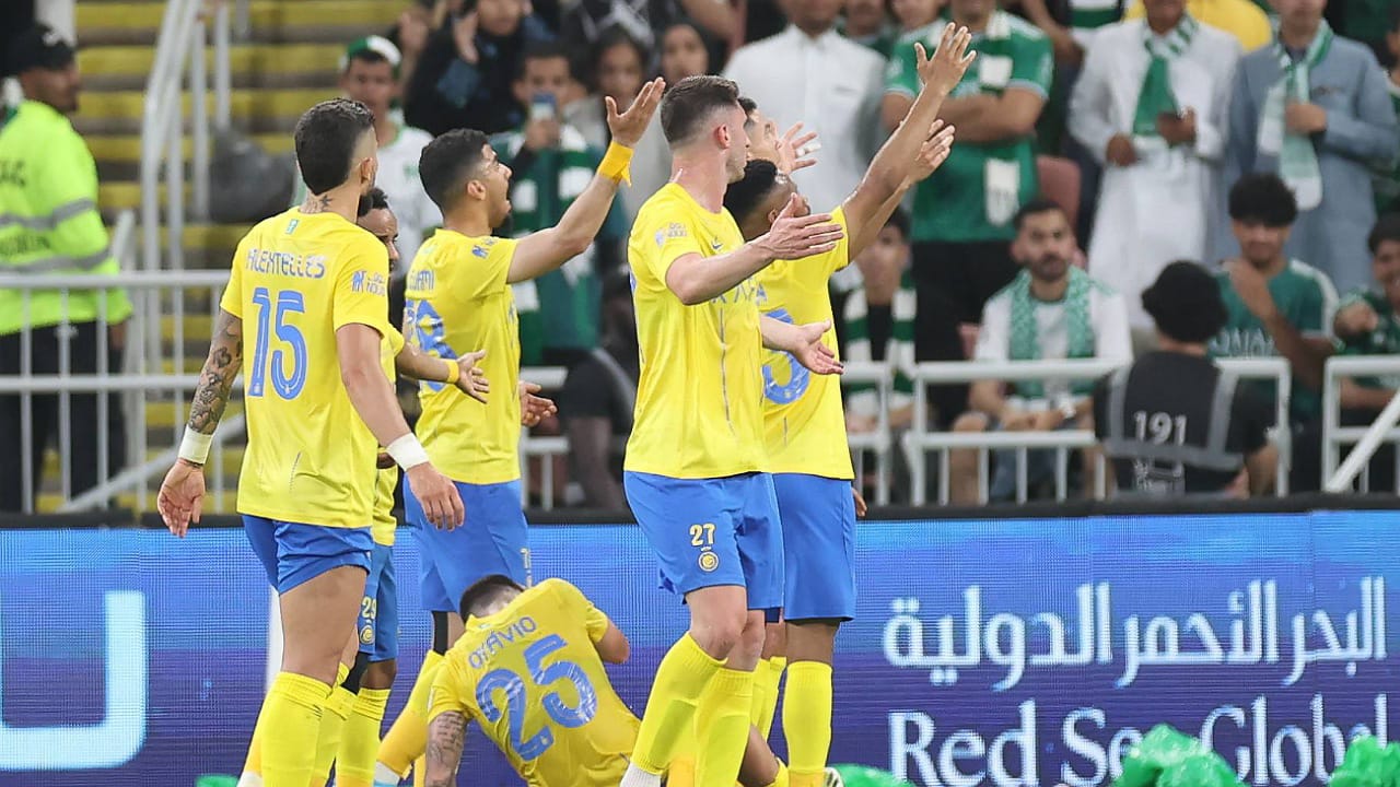 رد بن نافل على مشجع هلالي يطالبه بالتعاقد مع ميسي .. فيديو