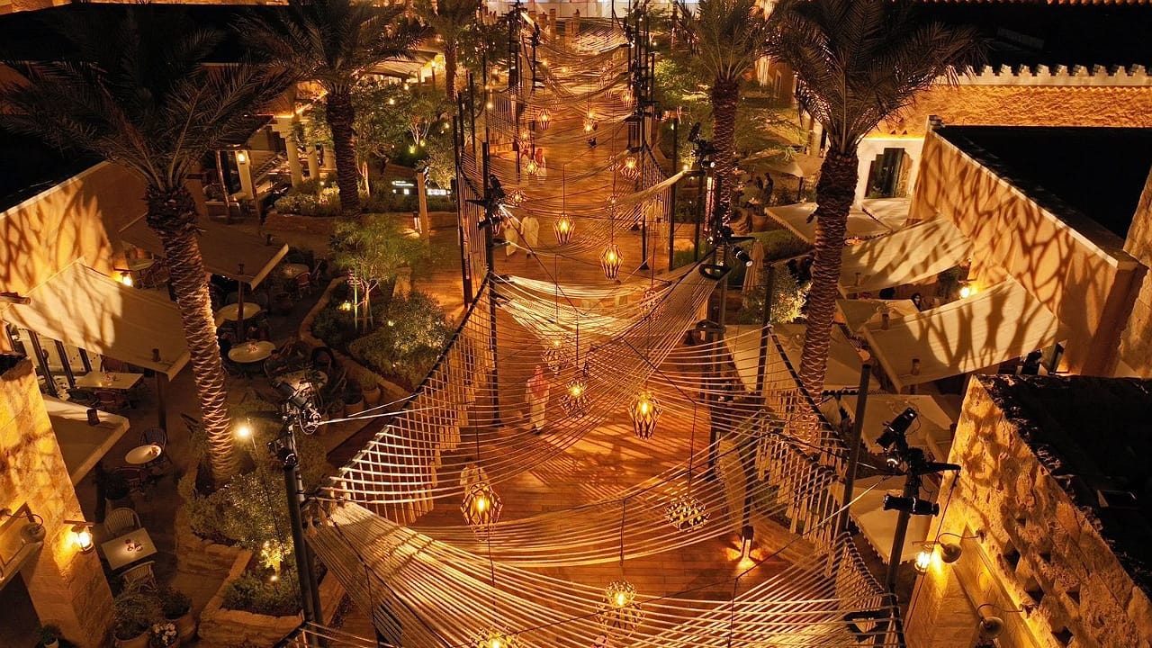 طائرة الهلال تقترب من التتويج بلقب الدوري