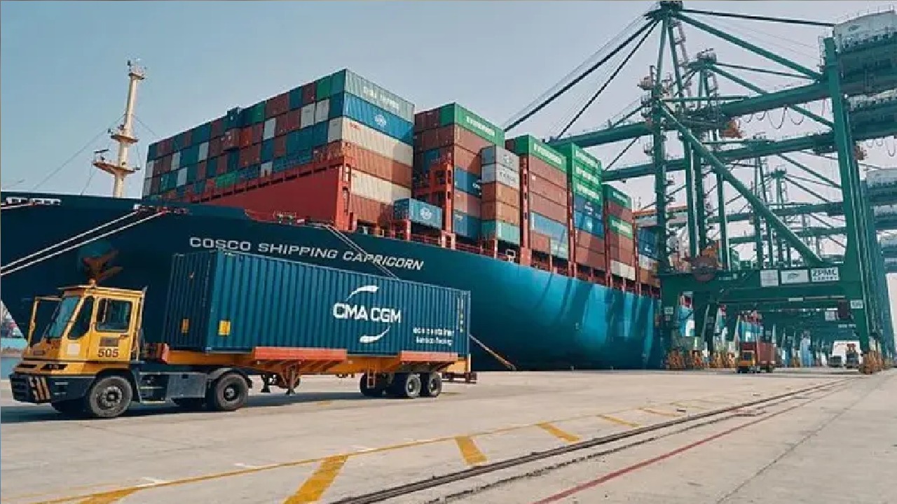 محترف الأهلي سانت ماكسيمان يستعرض مهاراته في الملاكمة.. فيديو