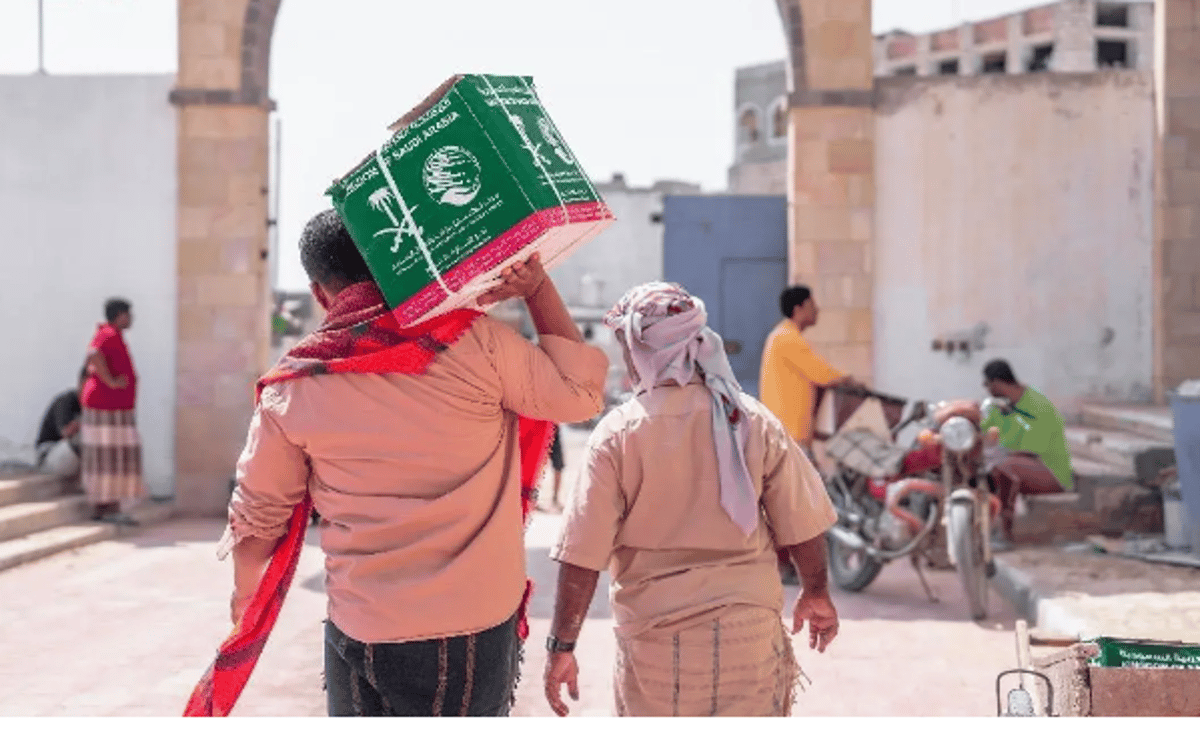 «سلمان للإغاثة» يدشن مشروع توزيع سلة «إطعام» الرمضاني في تسع محافظات يمينية