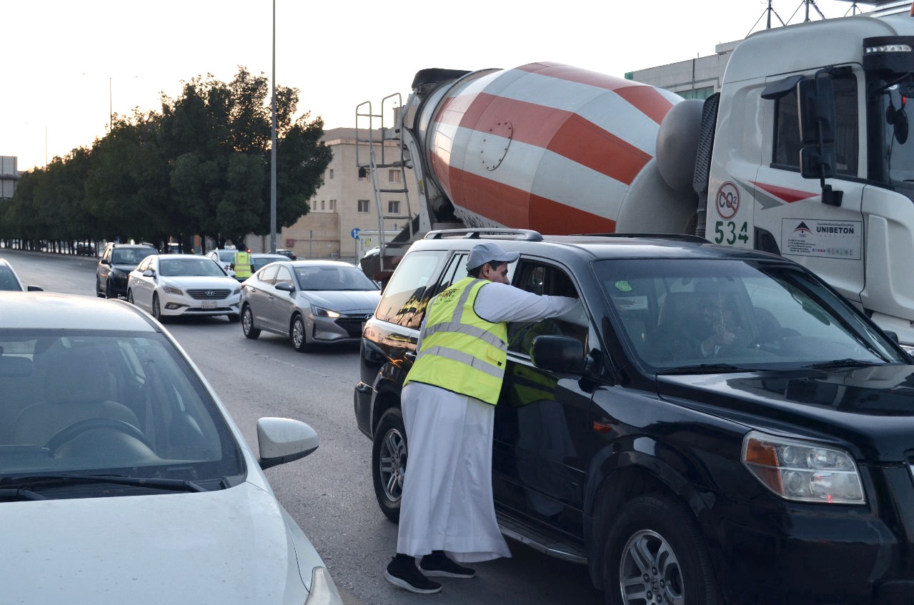 ضمن مبادرات المسؤولية الاجتماعية.. مجموعة «فناركو» توزع وجبات إفطار على الصائمين
