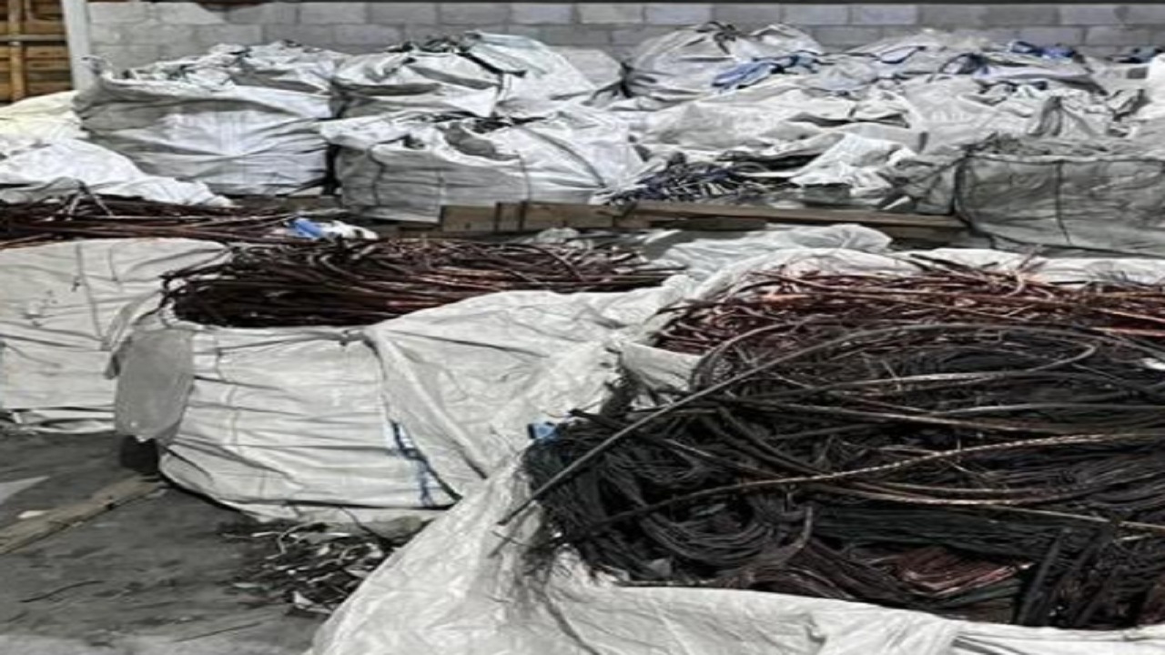 ضبط مخالفين لحرقهما مخلفات صناعية بالمنطقة الشرقية