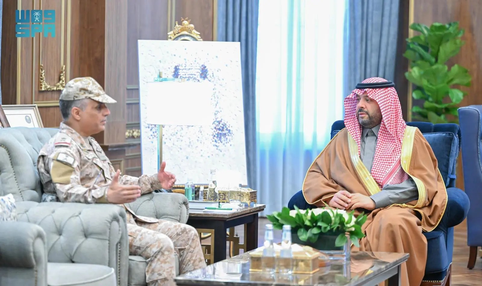 أمير منطقة الحدود الشمالية يستقبل قائد قوة عرعر