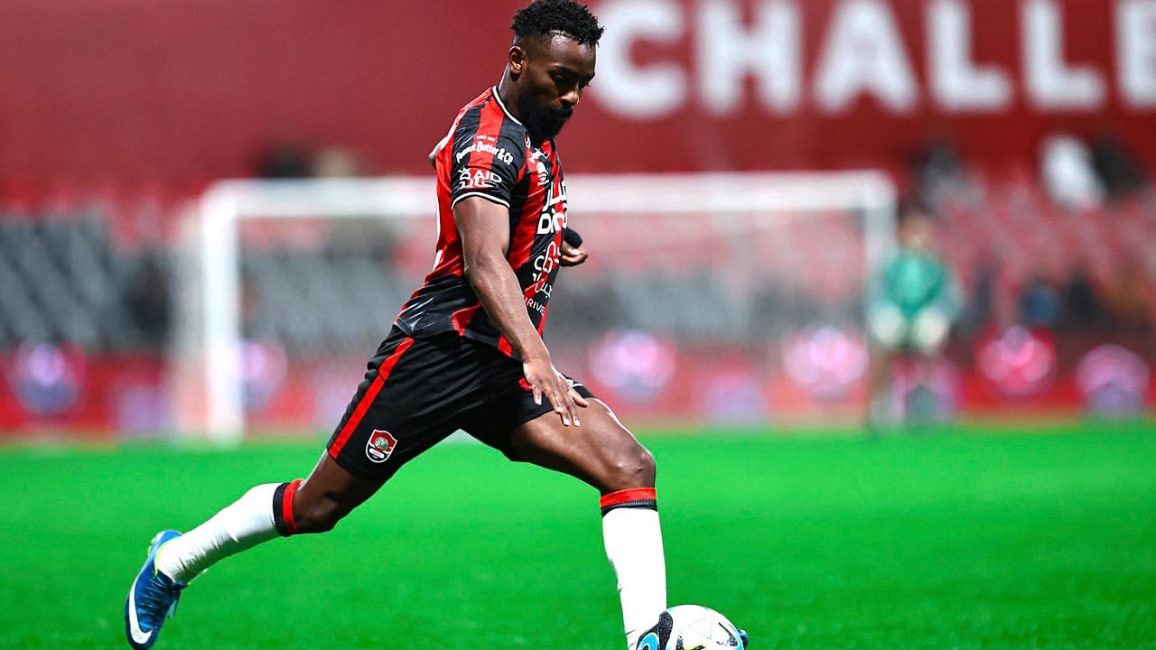 مودريتش يستمتع بلعب كرة القدم أمام الأهرامات .. فيديو